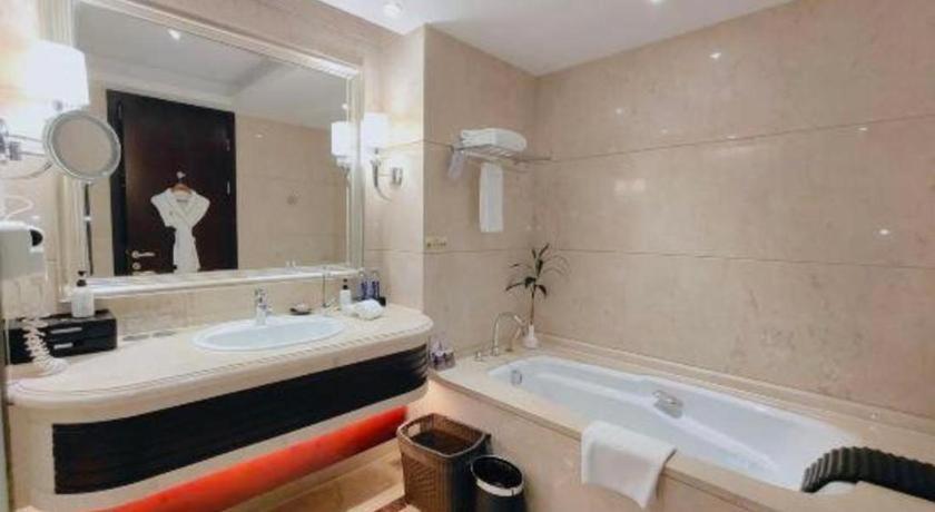 Linyi Blue Horizon International Hotel Yi He Zewnętrze zdjęcie